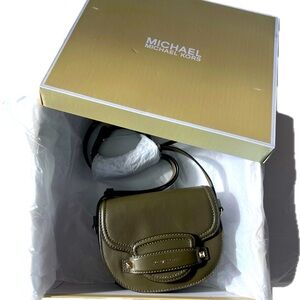 Michael Kors Cary Small leather Saddle Crossbody Bag in Olive Green.